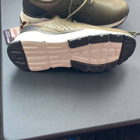 Sneakers - Picture 3 of 4